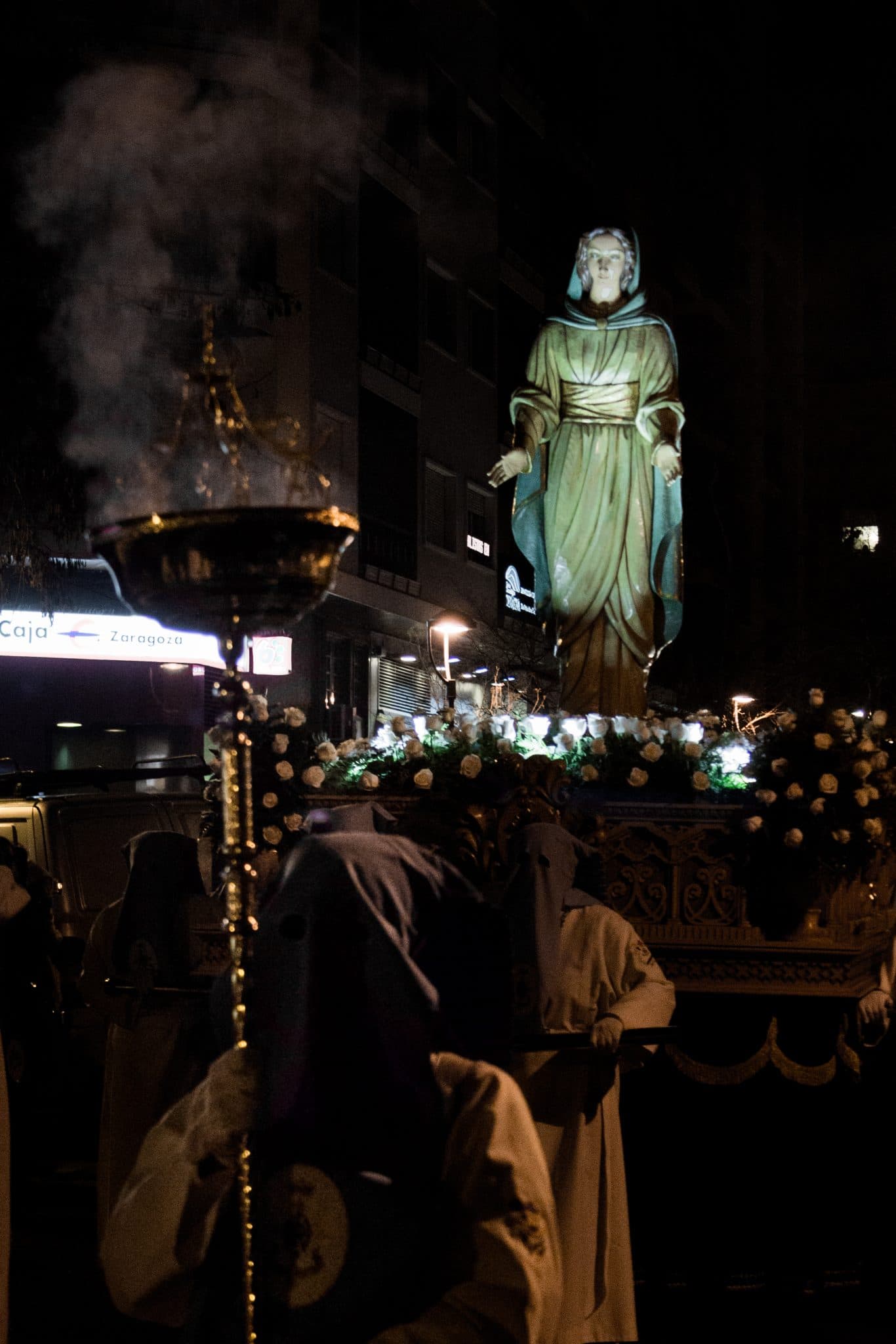 Semana Santa en Zaragoza - Procesion de Nuestra Señora de la Esperanza RESUCITADO