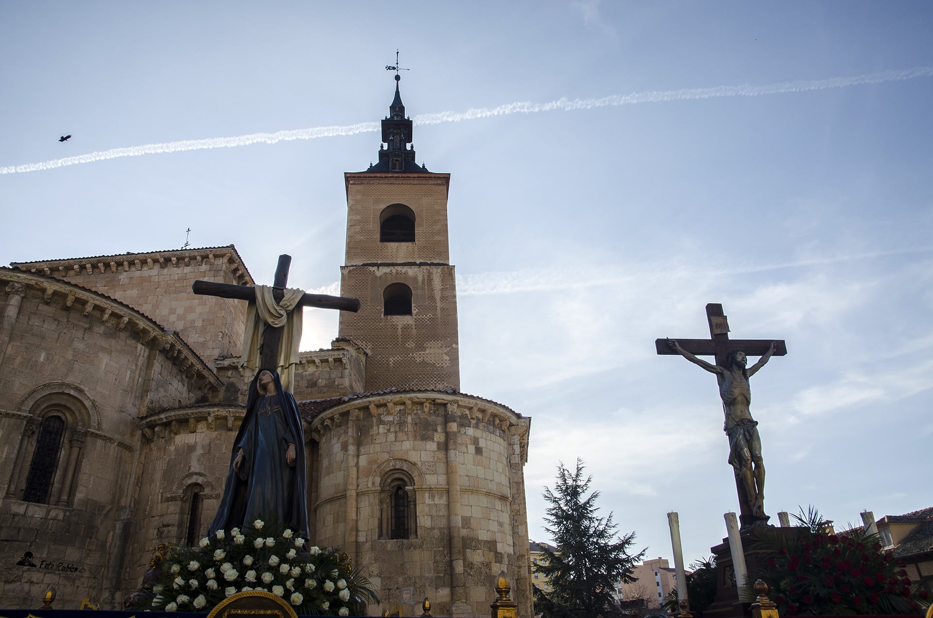 Prosesión de Ntra. Sr. La Soledad al Pie de la Cruz y el Santísimo Cristo en su última palabra, Segovia 1
