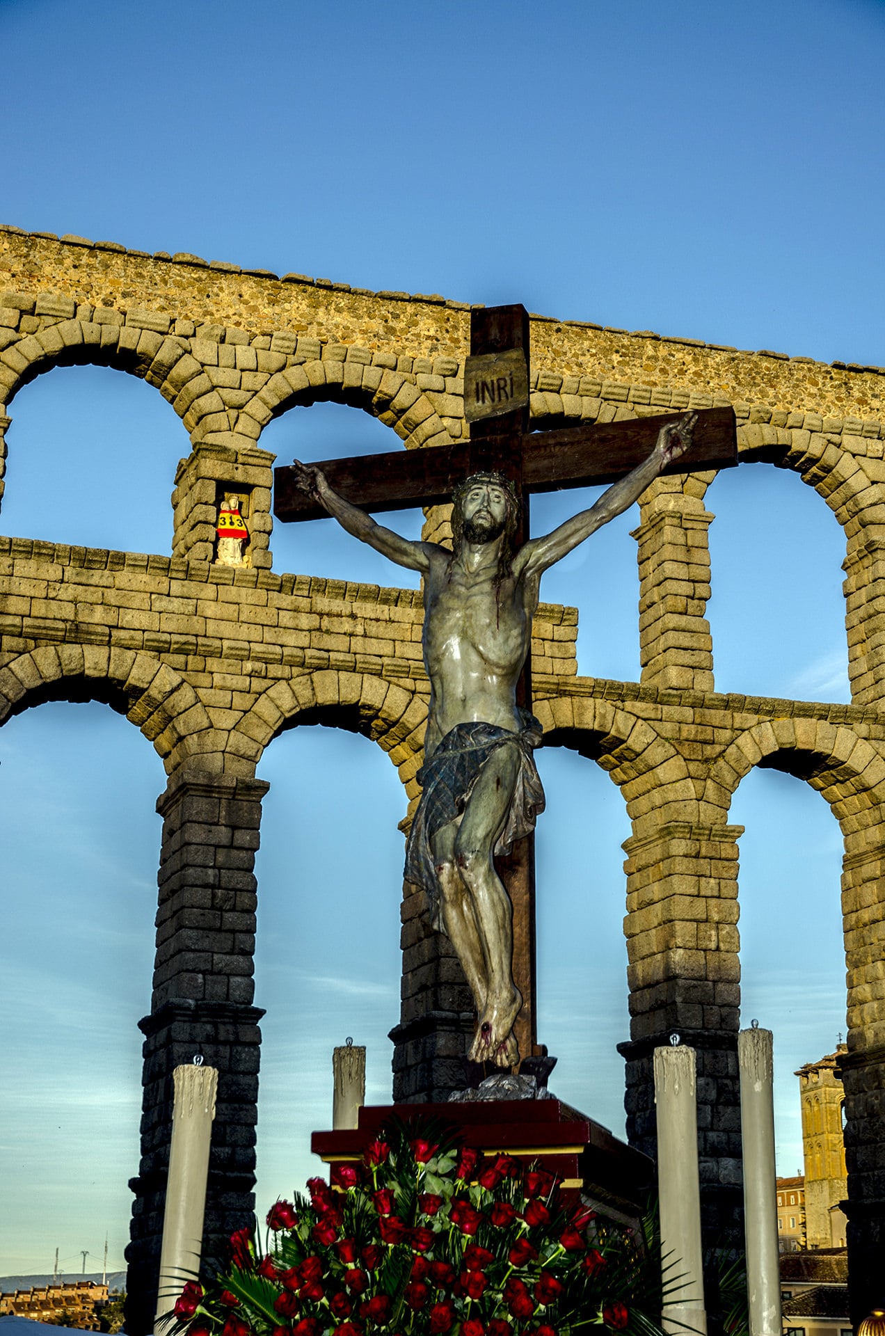 Prosesión de Ntra. Sr. La Soledad al Pie de la Cruz y el Santísimo Cristo en su última palabra, Segovia 2