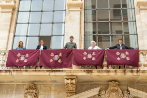 Ayuntamiento Y Mujeres Cofrades Engalan Semana Santa